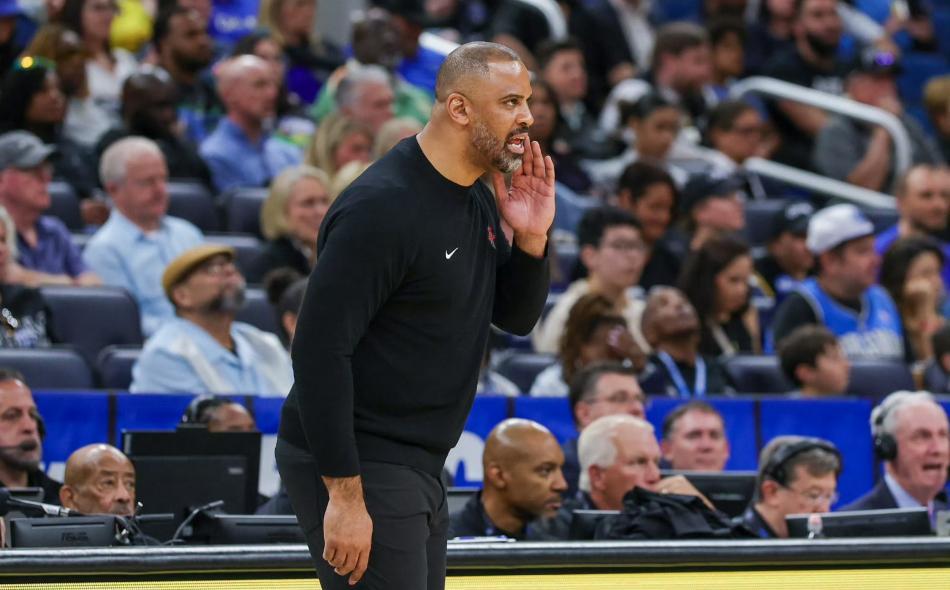 意外惨败！29:8令人愤怒，NBA焦点1战：火箭20分溃败，争冠成笑话