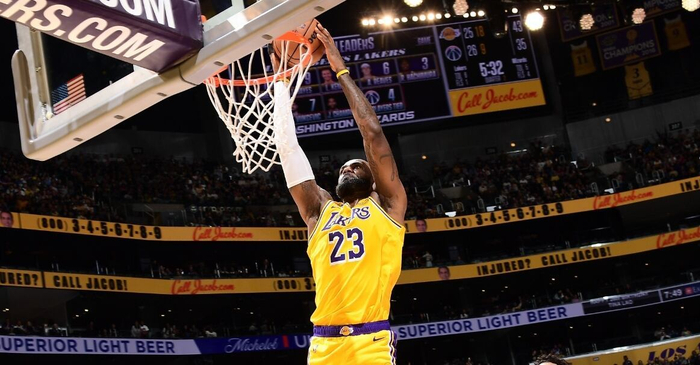 Starrysky Spor-胜场数历史第一！077被禁赛，詹姆斯21分10板12助，复出后9胜1负|湖人|洛杉矶湖人队|华盛顿奇才队|卢卡-东契奇|丹佛掘金队_新浪体育_新浪新闻